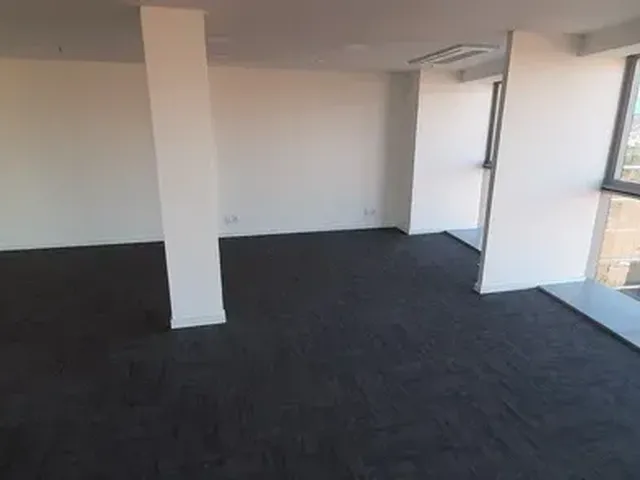 Imagem 8: Conjunto/Sala para Venda - 106.57M², 0 Dormitórios, 1 Vaga - Petrópolis