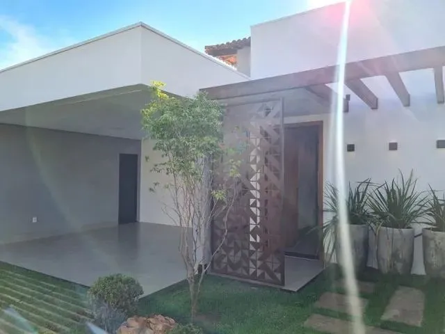 Imagem: A casa possui 3 Dormitórios, 1 Suíte, 2 Banheiros, 1 Vaga