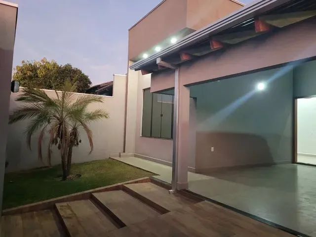 Imagem: A casa possui 3 Dormitórios, 1 Suíte, 3 Banheiros, 3
