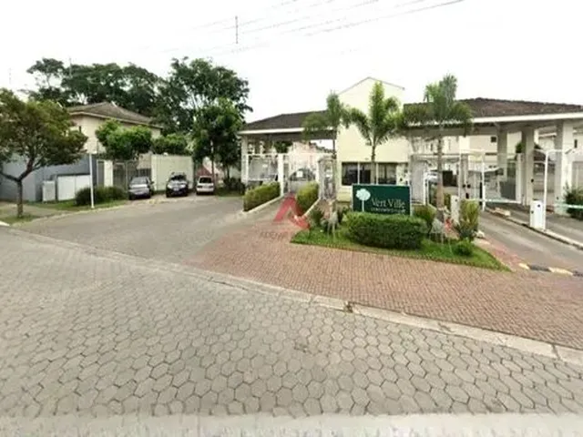 Imagem: A casa em condomínio possui 2 Dormitórios, 2 Suítes, 3