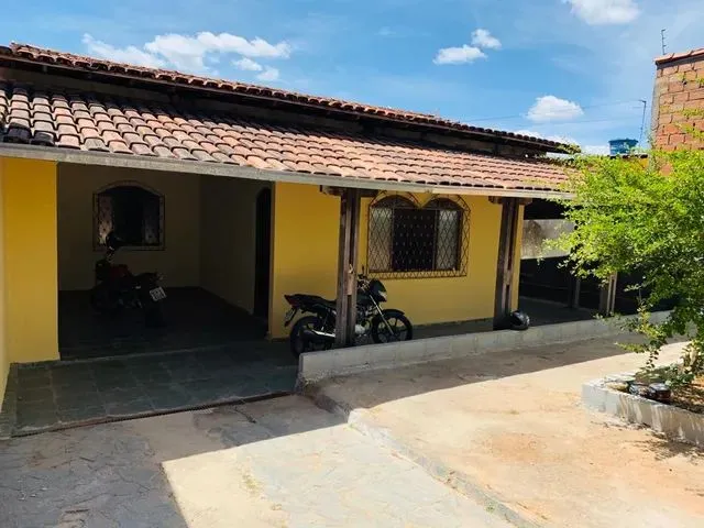 Imagem: Casa Individual com Quintal no Nacional