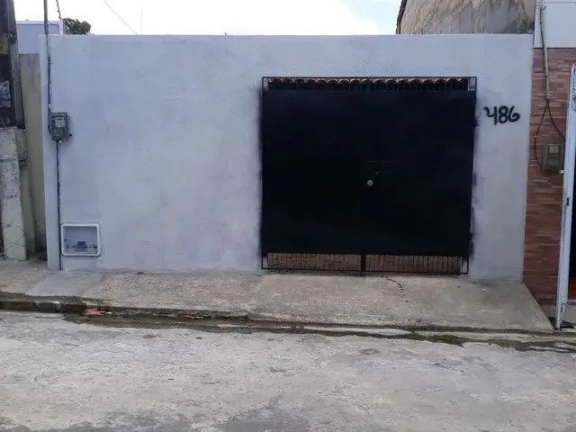 Imagem: A casa possui 2 Dormitórios, 1 Banheiro, 1 Vaga na