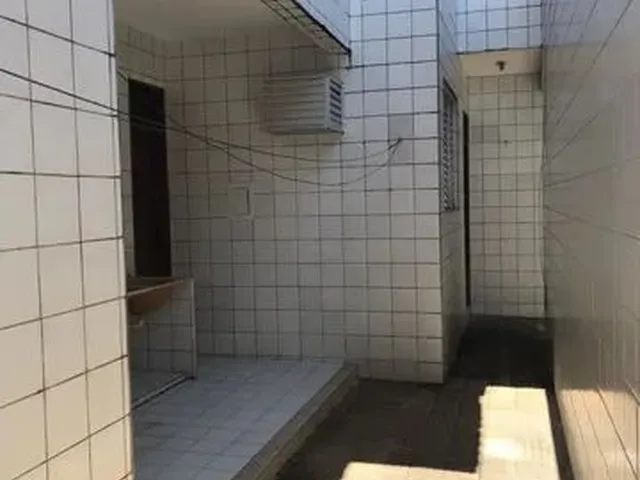 Imagem 9: Casa para Alugar com 230 Metros Quadrados com 7 Quartos em Tirol - Natal - Rn