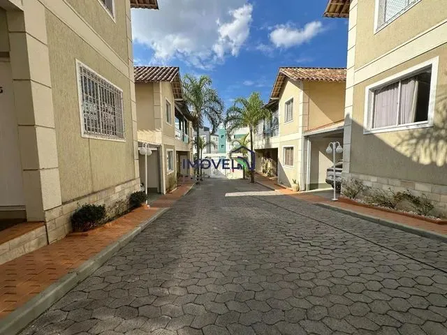 Imagem: Casa À Venda, 3 Quartos, 2 Semi-Suítes