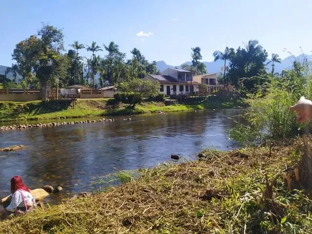 Imagem: Vendo Linda Área com Fundos para Rio Nhumdiaquara