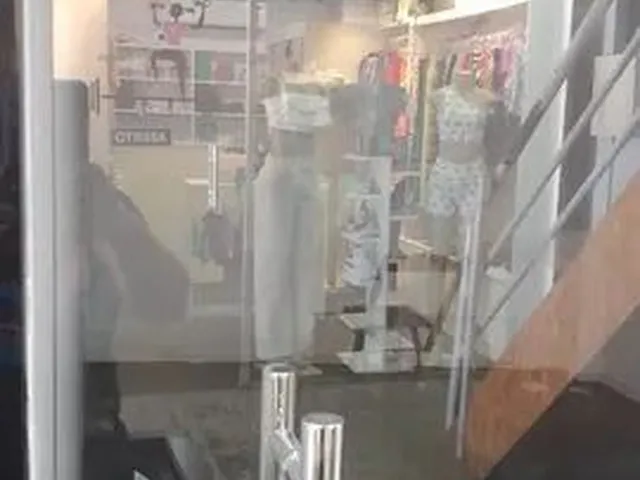 Imagem 6: Alugo Loja Comercial/Dentro de Uma Galeria no Nova Cidade/R$ 1.100 + Caução/Excelente