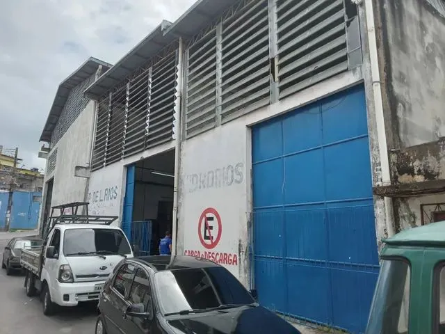 Imagem: Alugo Galpão 1600 M2 no Educandos com Ponte