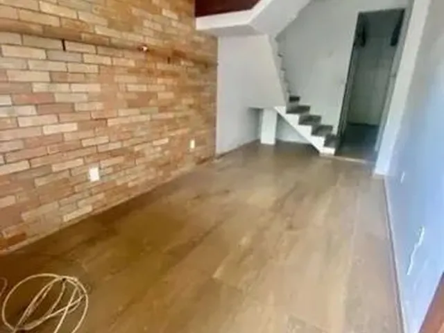 Imagem: Triplex, Frente de Rua, 4 Quartos, Suíte