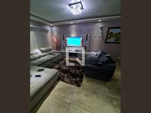 Imagem: A casa possui 4 Dormitórios, 1 Suíte, 4 Banheiros, 5