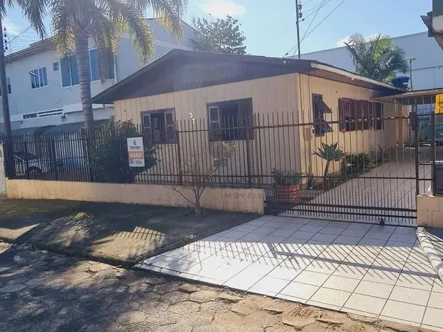 Imagem: Casa para Aluguel, 3 Quartos, 5 Vagas, Mato