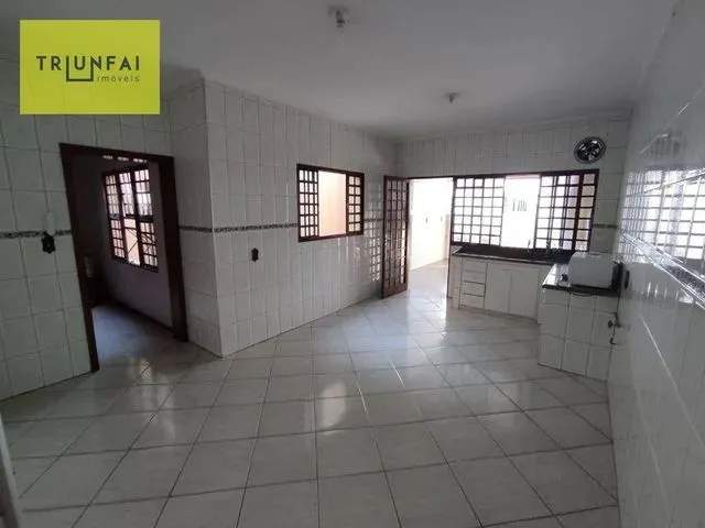 Imagem: Casa com 3 Dormitórios para Alugar, 100