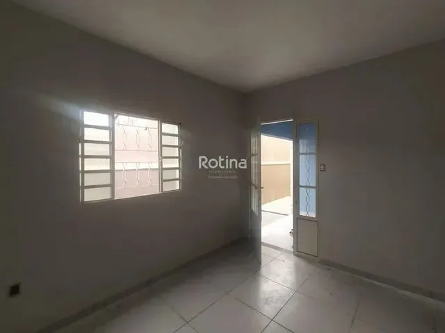 Imagem 10: Casa para Alugar, 3 Quartos, 1 Suíte, 1 Vaga, Presidente Roosevelt - Uberlândia/Mg - R
