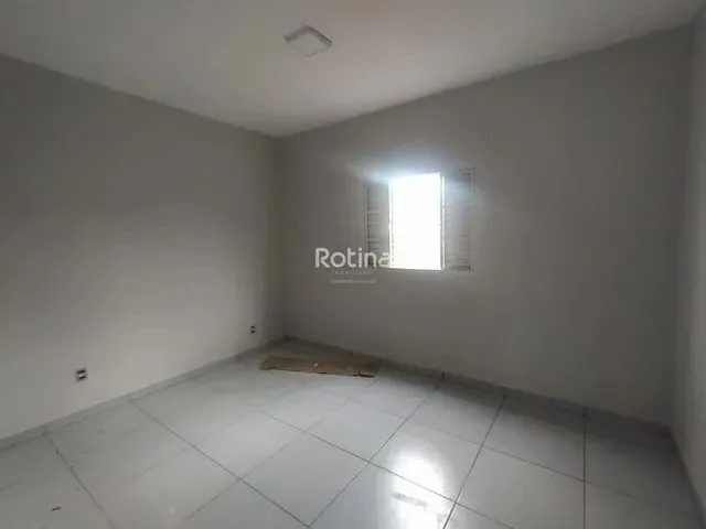 Imagem 4: Casa para Alugar, 3 Quartos, 1 Suíte, 1 Vaga, Presidente Roosevelt - Uberlândia/Mg - R