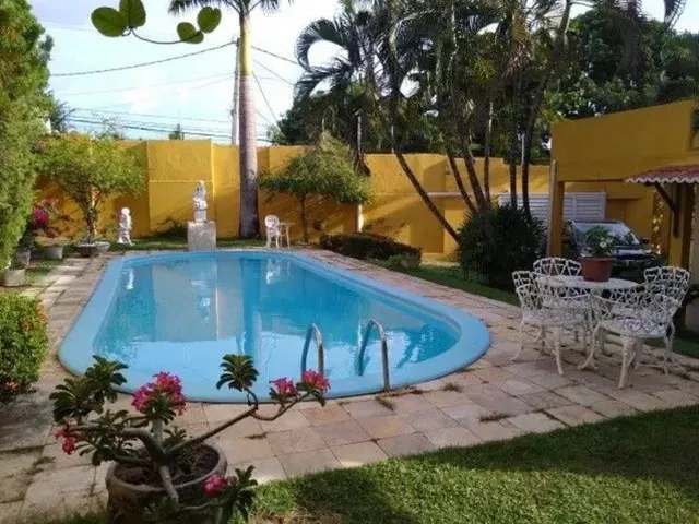 Imagem 2: Linda Casa Mobiliada em Ponta Negra com 5 Quartos Sendo 4 Suites