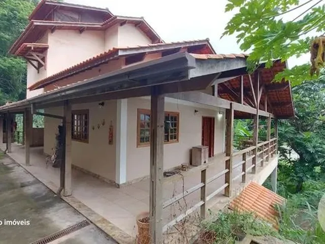 Imagem: Casa com 4 Quartos e 2 Banheiros