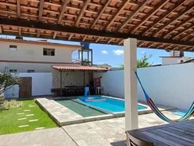 Imagem: A casa possui 5 Dormitórios, 2 Vagas na garagem e está