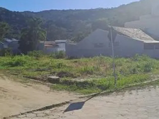 Imagem: Lindo Terreno na Praia de Zimbros em Bombinhas