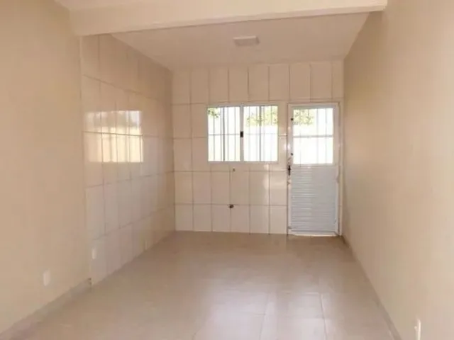 Imagem 2: Casa para Venda Possui 190 Metros Quadrados com 2 Quartos em Feu Rosa - Serra Espírito