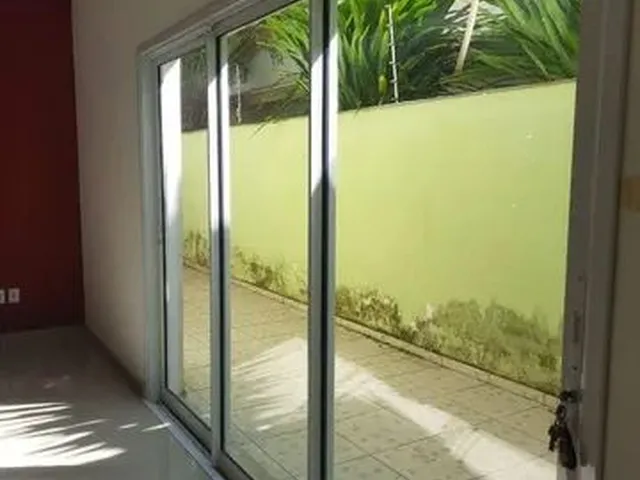 Imagem: A casa possui 3 Dormitórios, 3 Banheiros, 5 Vagas na