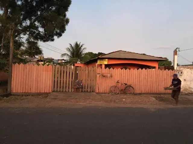 Imagem: A casa possui 2 Dormitórios, 2 Banheiros, 1 Vaga na