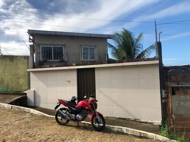 Imagem: A casa possui 3 Dormitórios, 1 Banheiro e está localizado
