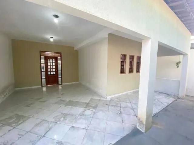 Imagem: A casa possui 2 Dormitórios, 1 Suíte, 2 Banheiros, 3