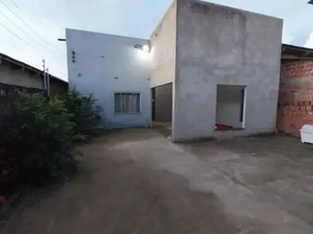 Imagem: A casa possui 2 Banheiros e está localizado em Portal da