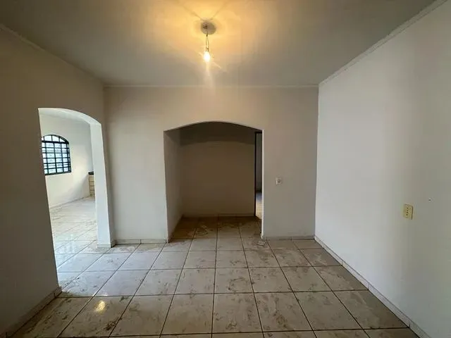 Imagem: Alugo Casa Localizada no Leste Universitário