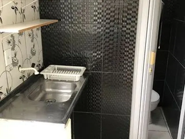 Imagem: A casa possui 1 Dormitório, 1 Banheiro e está localizado