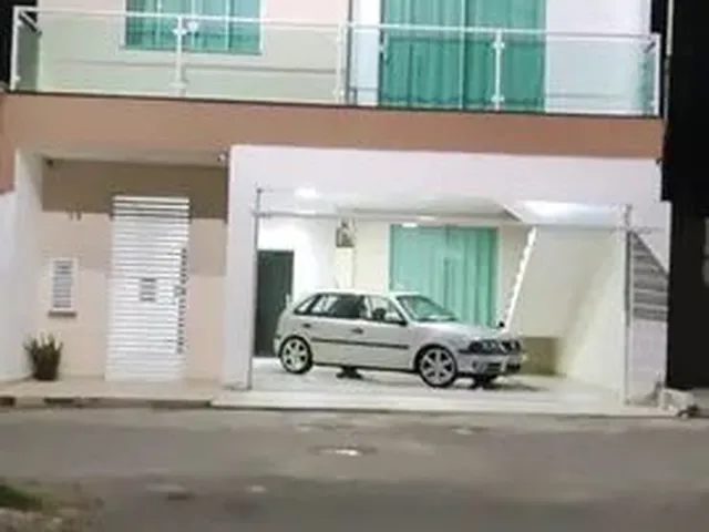 Imagem 1: Casa em Rua Fechada com Portão!