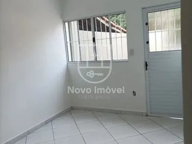 Imagem: A casa possui 2 Dormitórios, 1 Banheiro, 2 Vagas na
