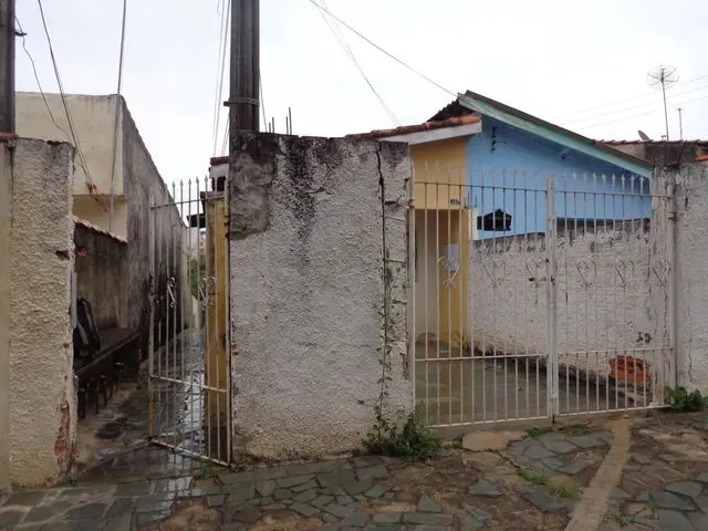 Imagem: A casa possui 1 Dormitório, 1 Banheiro, 1 Vaga na garagem,