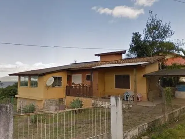 Imagem: Casa em Grande Lote de 02 Pavimentos no