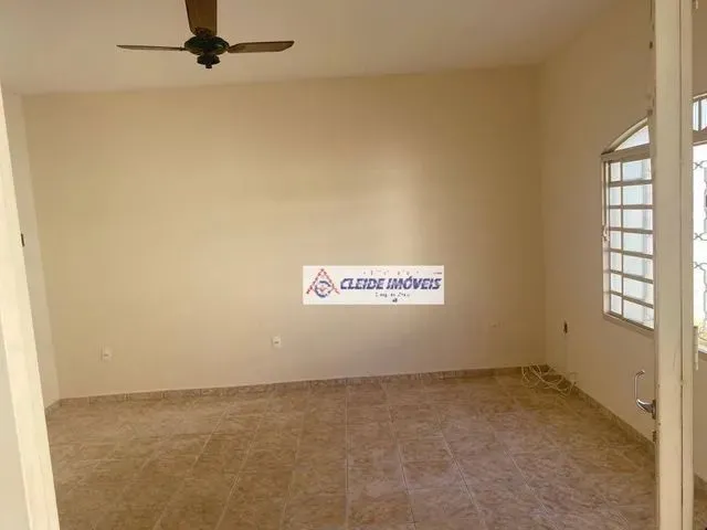 Imagem 15: Casa com 3 Dormitórios À Venda, 241 M² por R$ 460.000 - Jardim das Palmeiras