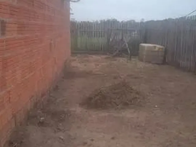 Imagem: A casa possui 2 Dormitórios, 1 Banheiro e está localizado