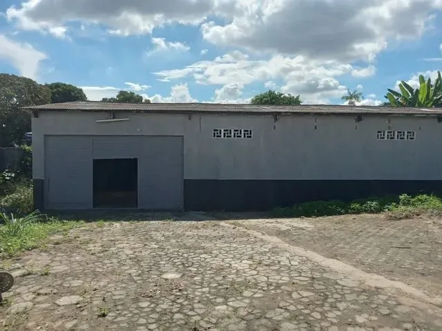 Imagem: Aluga-Se Galpão 300 M2 Ao Lado da Bola