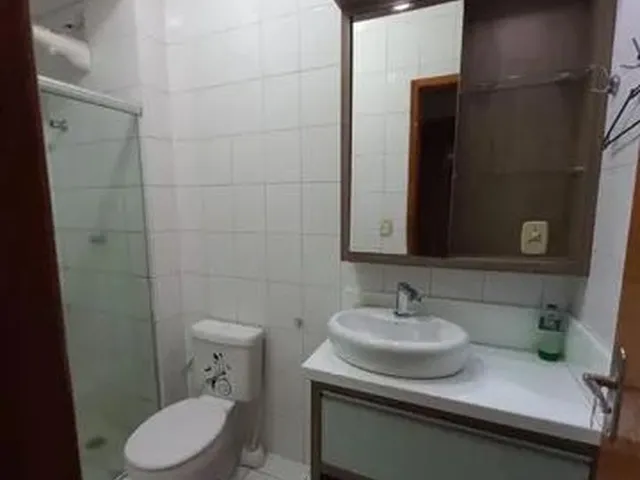 Imagem: O apartamento possui 2 Dormitórios, 1 Banheiro, 1 Vaga na