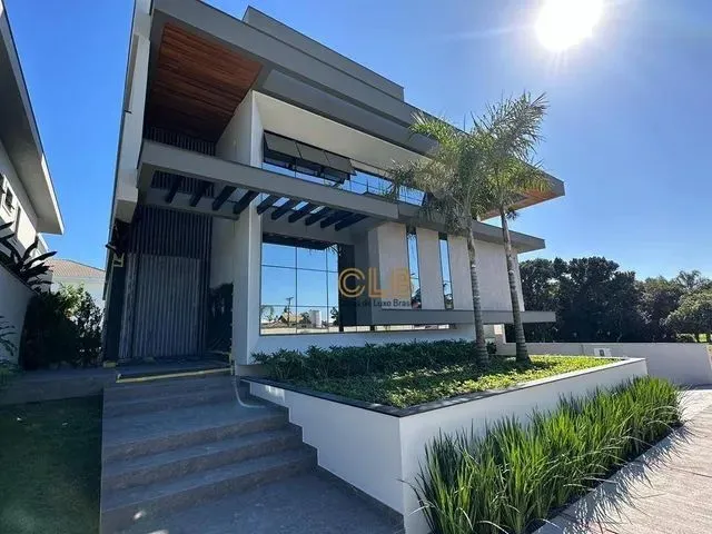 Imagem: Casa Alto Padrão em Construção em Condomínio