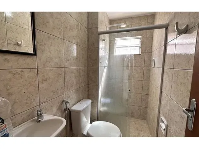 Imagem: O apartamento possui 2 Dormitórios, 1 Banheiro, 1 Vaga na