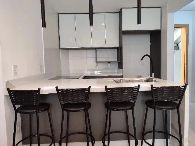 Imagem: O apartamento possui 2 Dormitórios, 1 Banheiro, 2 Vagas na