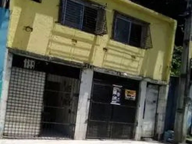 Imagem: A casa possui 2 Dormitórios, 4 Banheiros e está