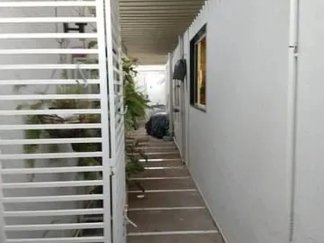 Imagem: A casa possui 3 Dormitórios, 1 Suíte, 2 Banheiros, 2
