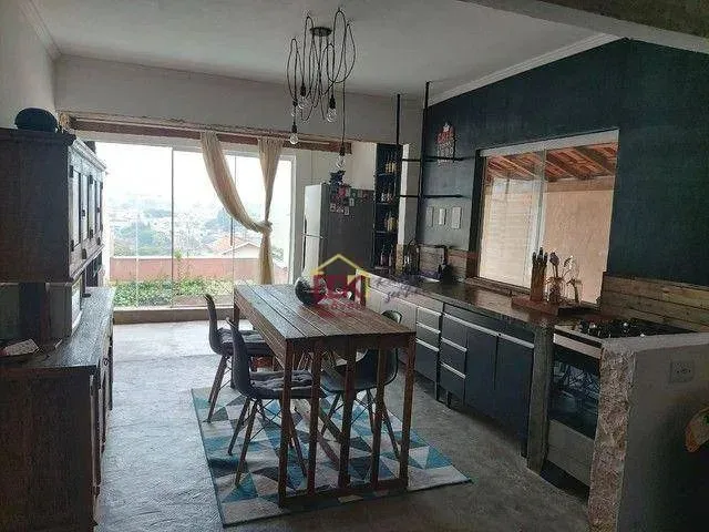 Imagem: Casa com 2 Dormitórios À Venda, 250 M²