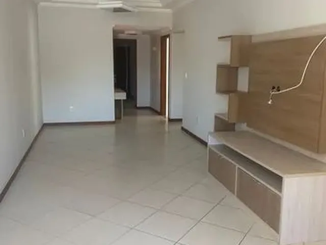 Imagem: O apartamento possui 2 Dormitórios, 1 Suíte, 2 Banheiros,