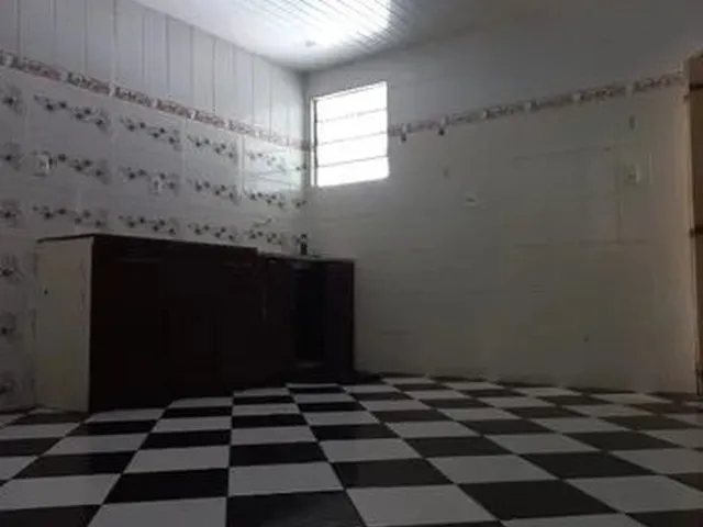 Imagem 3: Casa no Coqueiro, 2 Quartos R$: 1.500,00