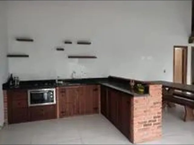 Imagem: A casa possui 2 Dormitórios, 1 Banheiro, 1 Vaga na