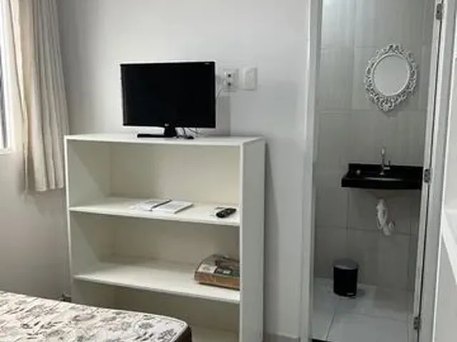 Imagem: A kitnet possui 1 Dormitório, 1 Banheiro, 1 Vaga na