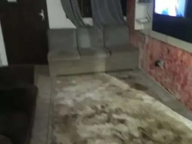 Imagem: Alugo Quarto pra Mulher