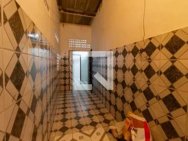 Imagem: A casa possui 2 Dormitórios, 1 Banheiro, 70m² de Área e