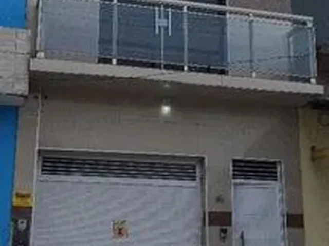 Imagem: A casa possui 2 Dormitórios, 2 Banheiros, 1 Vaga na